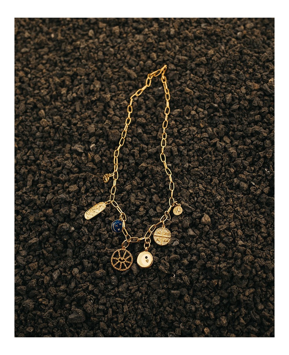 COLLAR CORTO AMULETOS ORO