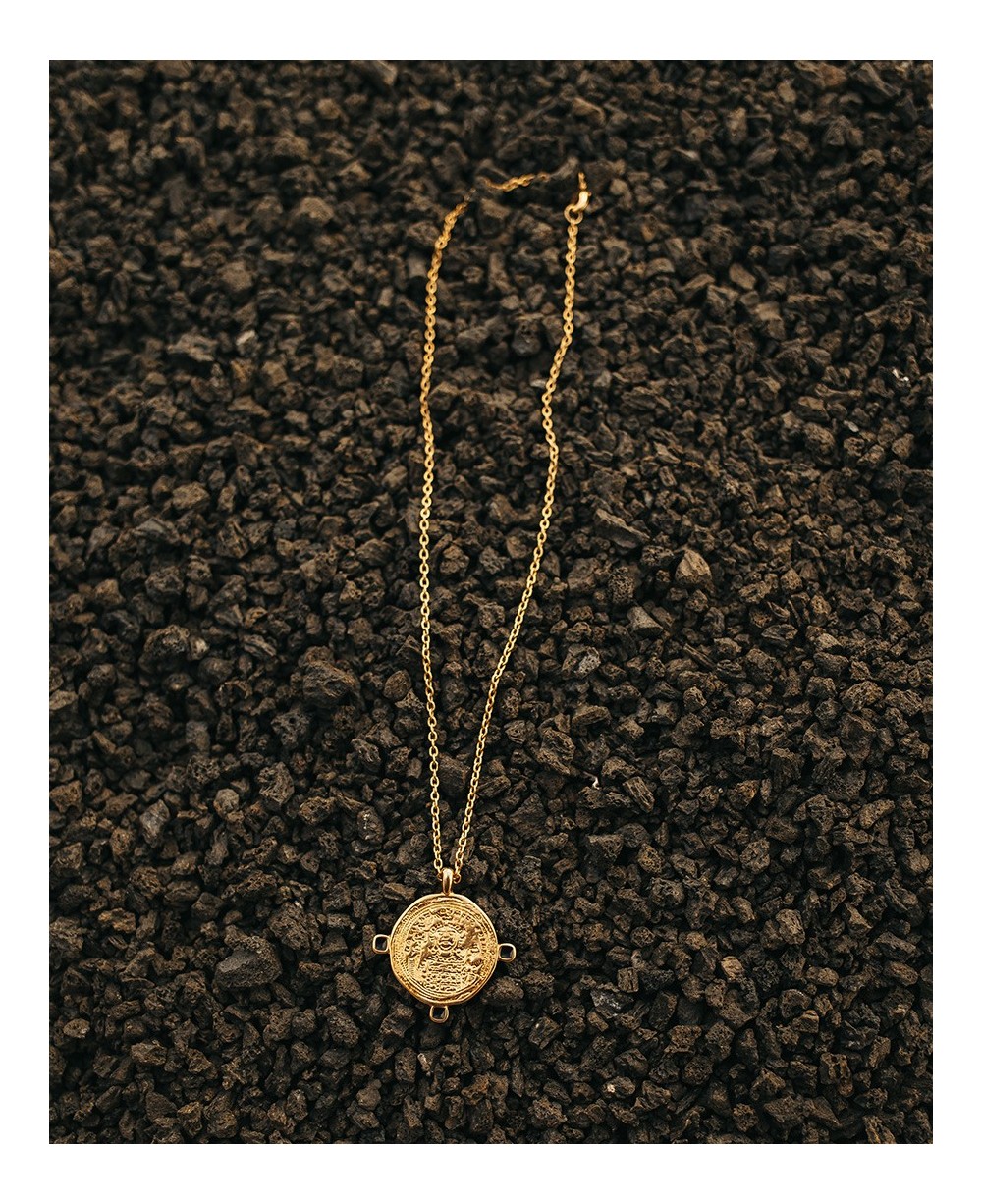 COLLAR CORTO MEDALLÓN ORO