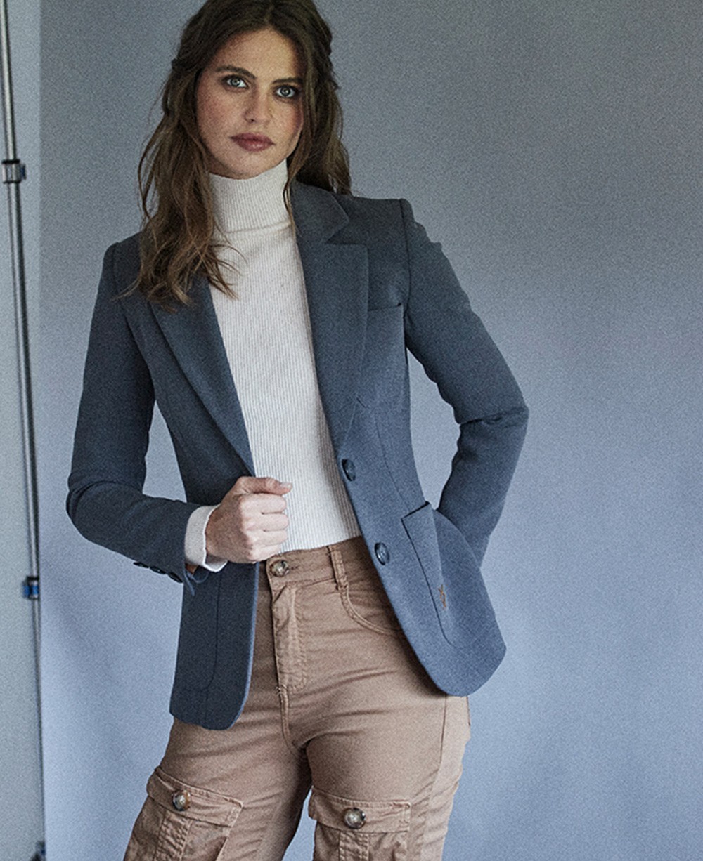 BLAZER ENTALLADA GRIS