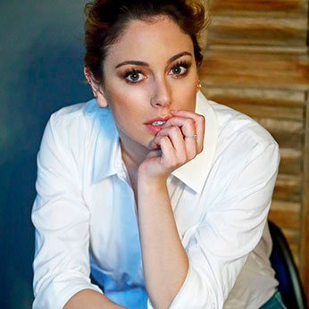 lara alvarez